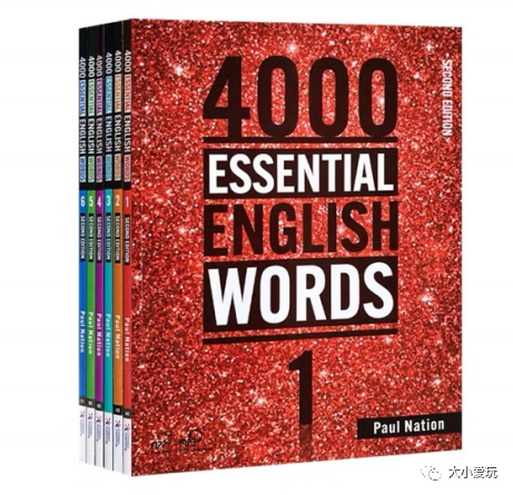 用英语翻译足球规则_足球英文游戏规则介绍_足球规则英语介绍短文