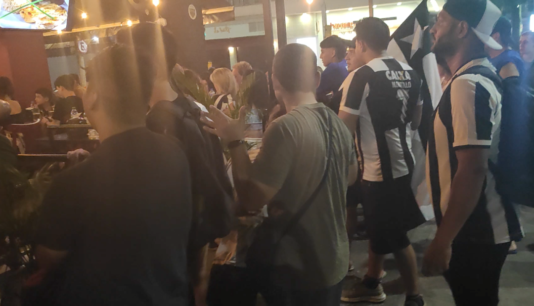 黑白足球展开图片_黑白相间的足球黑白的比例_足球黑白模仿赛规则介绍