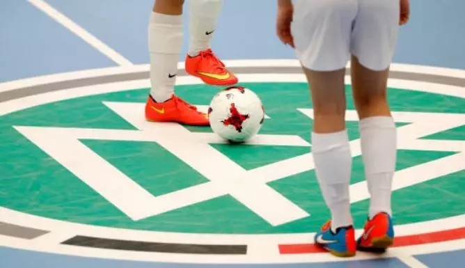 五人制足球规则误区解析：踢界外球、角球、
