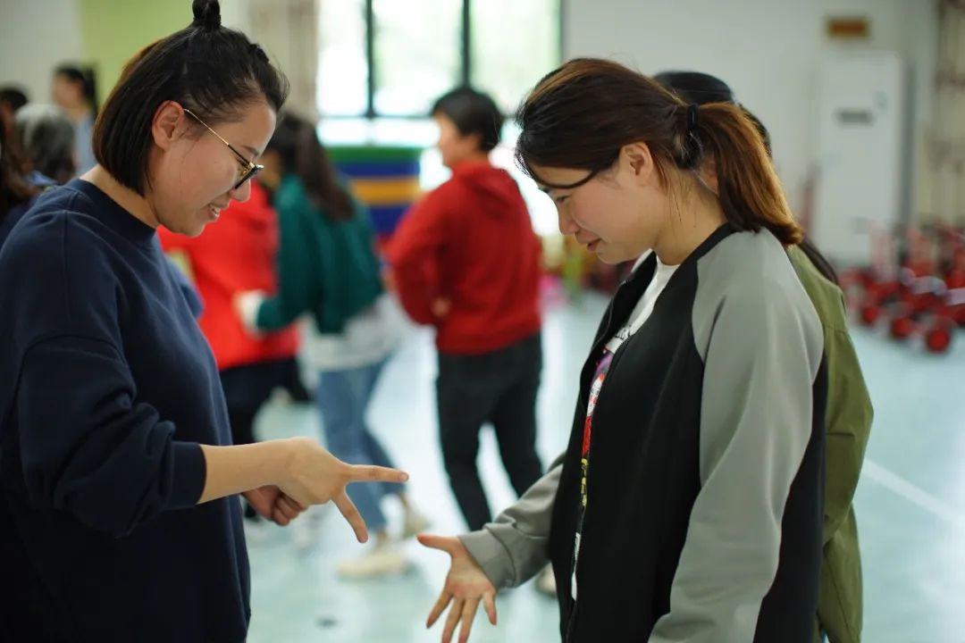 篮球搓球技巧详细讲解图片_篮球搓球属于什么技术_篮球搓球的动作要领视频