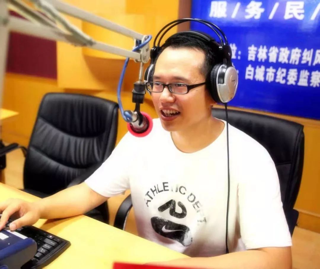 搓球时最常用的步法_篮球搓球技巧详细讲解图片_篮球搓球的动作要领视频
