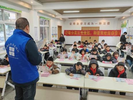 家庭日常生活垃圾分类图片_垃圾分类的图片有哪些呀_垃圾分类的各种垃圾图片