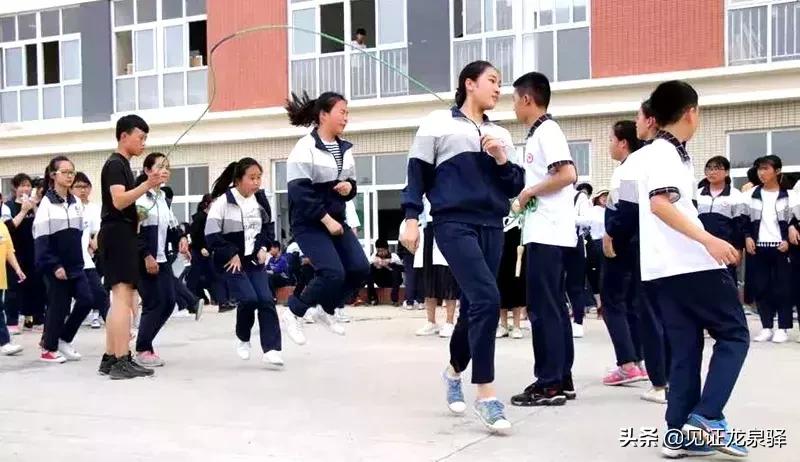 篮球赛冠军是一个人的吗_篮球赛冠军都是哪里人_篮球冠军叫什么