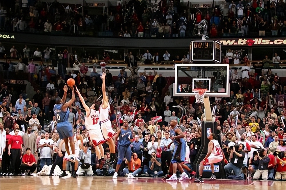 nba篮球绝杀_篮球史上十大绝杀视频_美国篮球历史十大绝杀球员