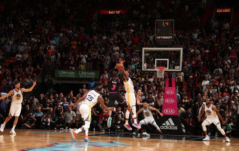 美国篮球历史十大绝杀球员_nba篮球绝杀_篮球史上十大绝杀视频