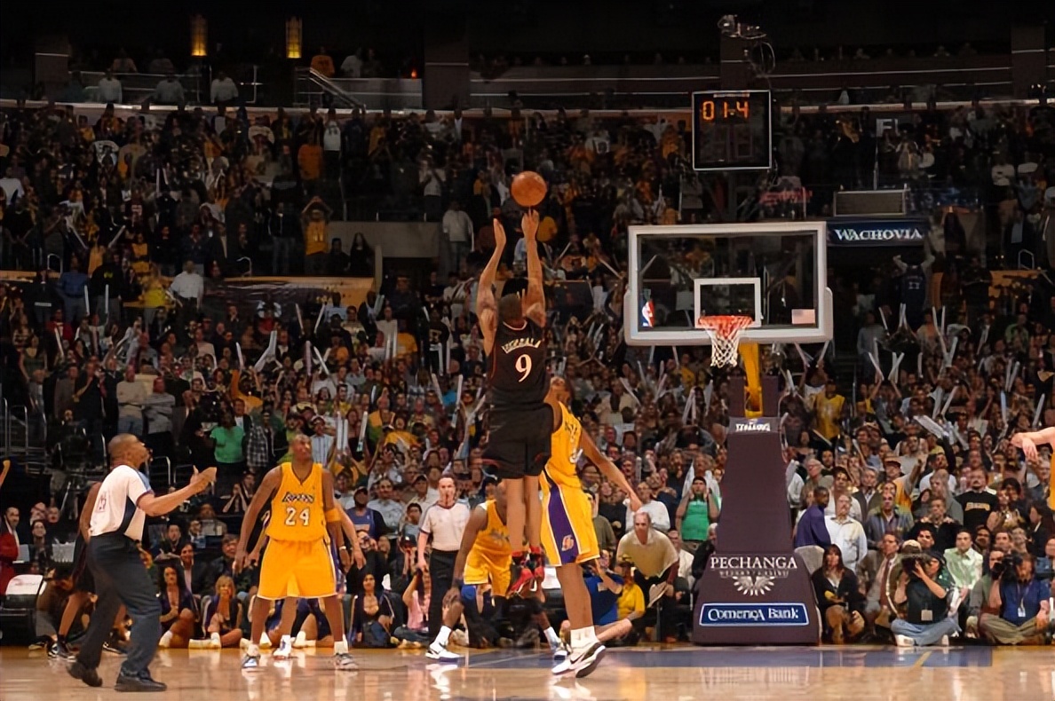 篮球史上十大绝杀视频_美国篮球历史十大绝杀球员_nba篮球绝杀