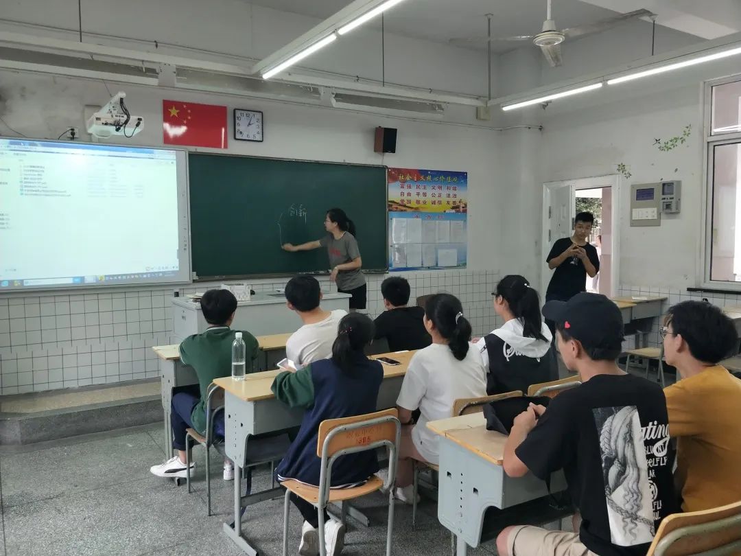珠宝老板创业故事视频_珠宝商老板_珠宝老板创业故事