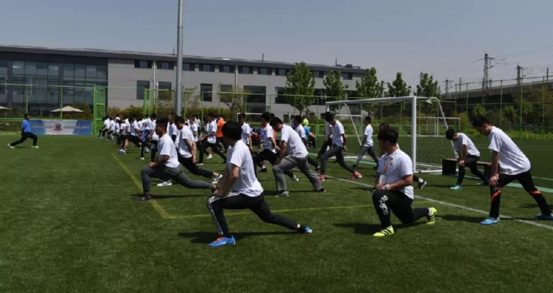 裁判员学的足球规则叫什么_足球裁判员基本功_足球裁判员守则