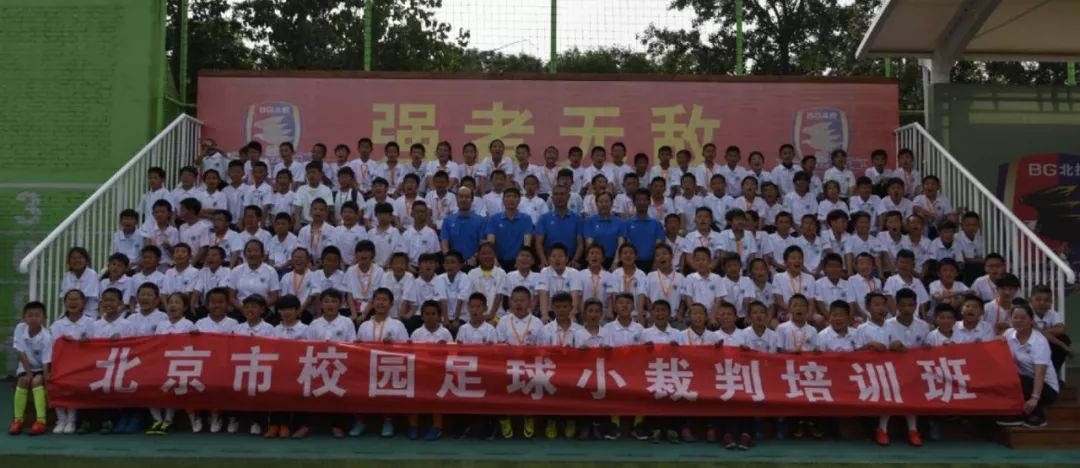 足球裁判员基本功_裁判员学的足球规则叫什么_足球裁判员守则